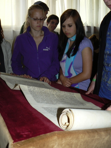 Čtení tóry v synagoze; Foto: Jarmila Krupičková