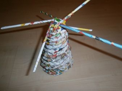 Jak vyrobit papírový stromeček; foto Nikola Dostálíková